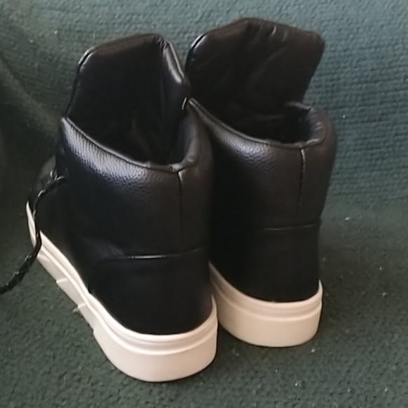 Shoes - Picture 4 of 4